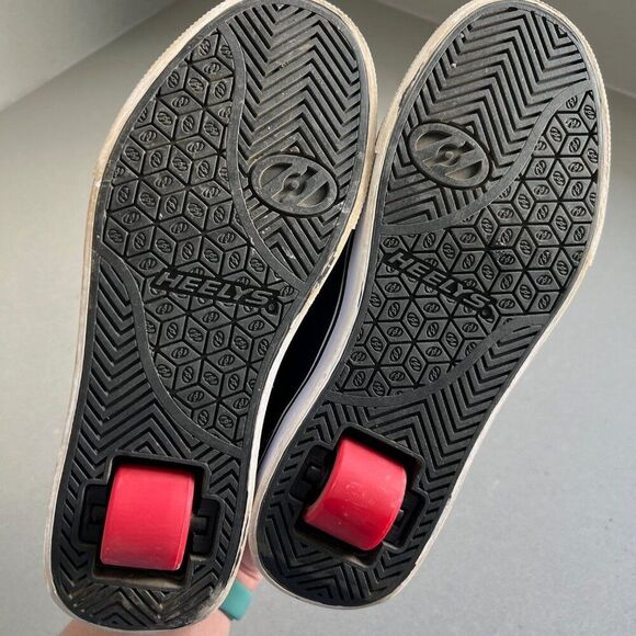 Heelys Pro 20 Size 4 Boys Black Red Wheeled Heel Sneaker Shoes - Picture 8 of 9